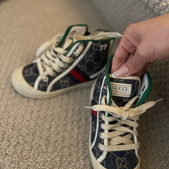 Authentic Gucci sneaker girls size 10 - Picture 2 of 2